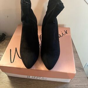 Wild pair Baylee’s black heels size 7